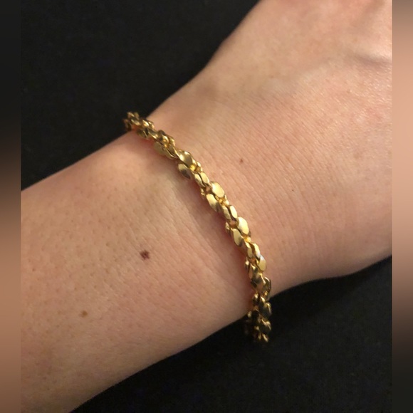 Chunky gold tone chain magnetic closure - Picture 2 of 5